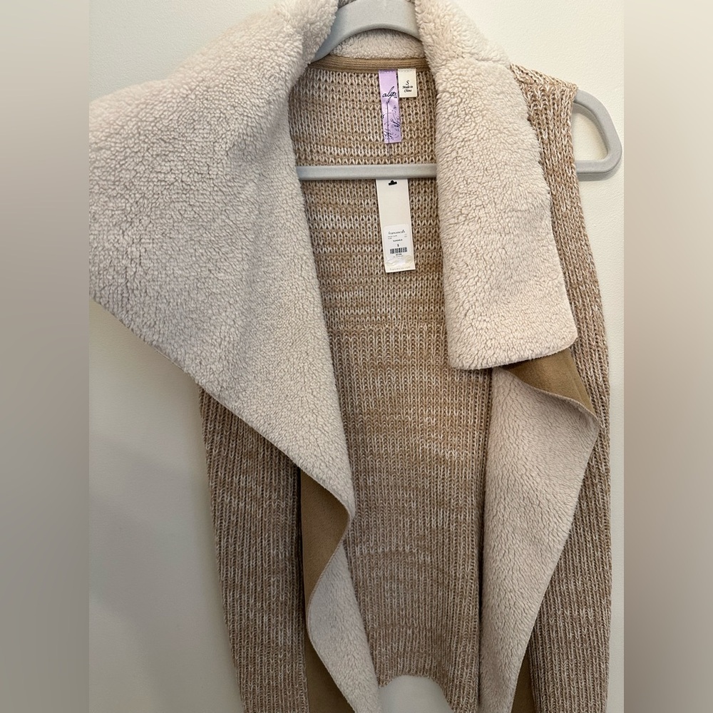 NWT! Francesca's Alya Ivory Taupe Faux Suede Sherpa Sweater Vest - Picture 3 of 8